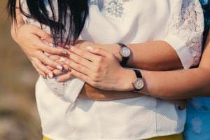 Những món quà nên và không nên tặng nửa kia