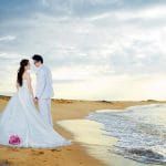 Chụp ảnh cưới ở biển nên mặc gì