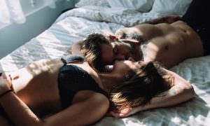 Vợ chồng mới cưới nên quan hệ bao nhiêu là đủ?